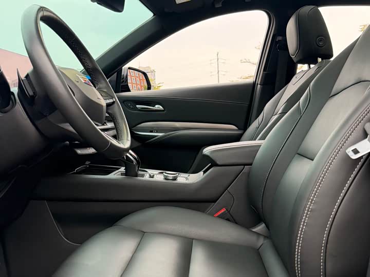 Cadillac XT4 2024 2024款 28T 两驱豪华型