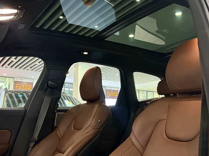 Volvo XC60 Hybrid 2025 2025款 插电式混动 长续航四驱智雅豪华版