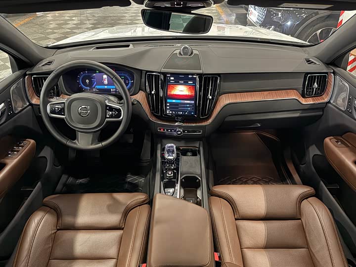 Volvo XC60 Hybrid 2025 2025款 插电式混动 长续航四驱智雅豪华版