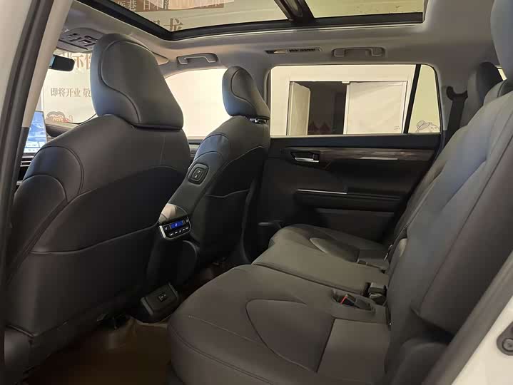 Toyota Highlander 2026 2026款 2.5L智能电混双擎四驱尊贵版 7座