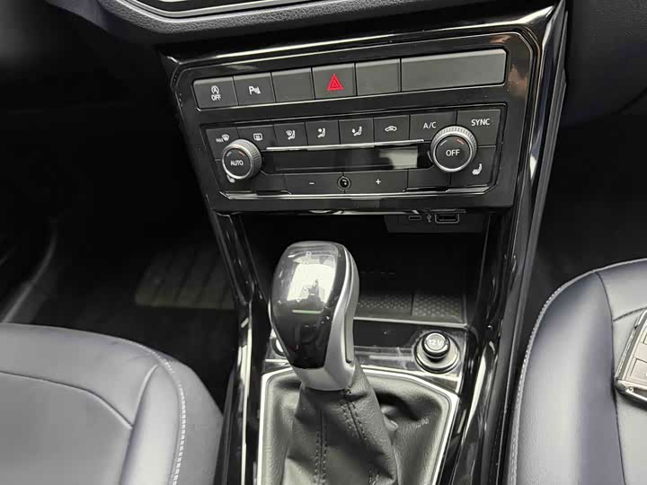 Volkswagen Tharu 2025 2025款 新锐 300TSI 锐享版