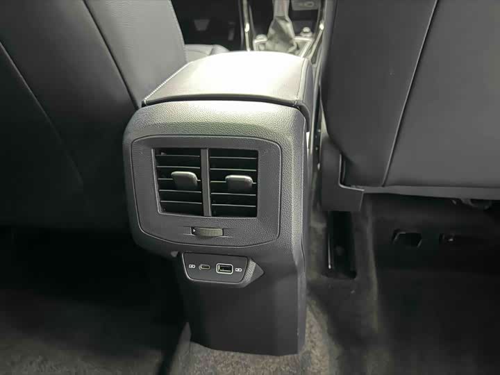 Volkswagen Tharu 2025 2025款 新锐 300TSI 锐享版