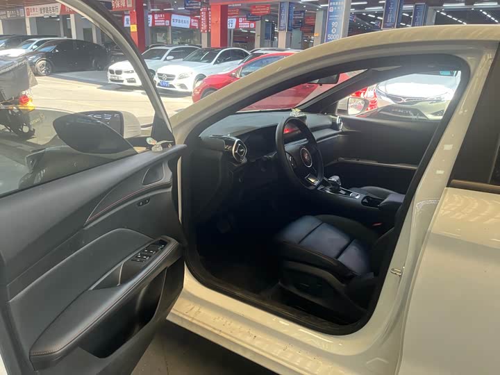 MG Motor 5 2025 2025款 300TGI 全球旗舰版