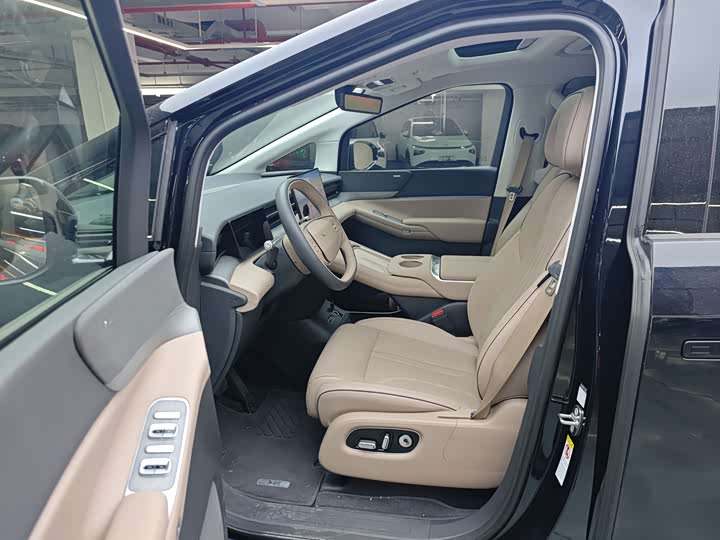 XPeng X9 2025 2025款 纯电 740超长续航 Max