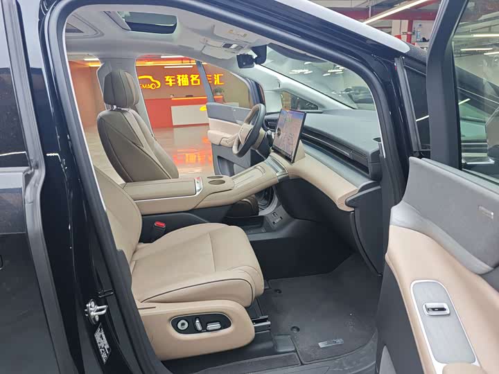 XPeng X9 2025 2025款 纯电 740超长续航 Max