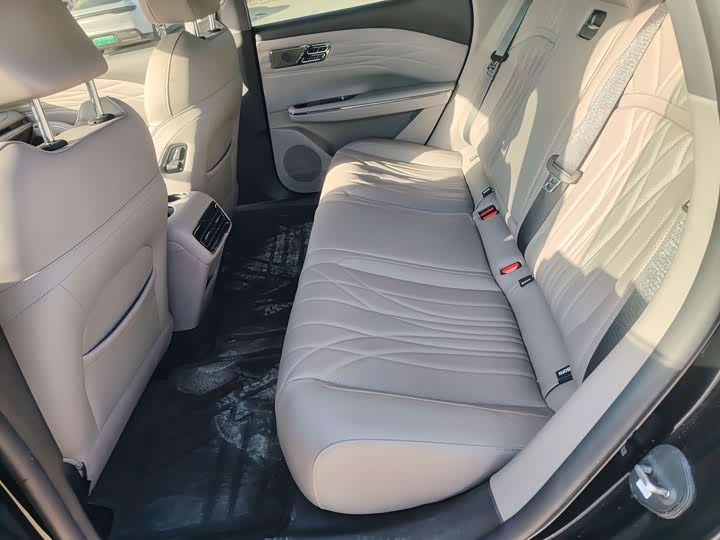 Geely Galaxy Starshine 8 EM-i 2025 2025款 130km EM-i 尊贵版