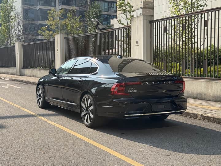 Volvo S90 Hybrid 2024 2024款 插电式混动 四驱长续航智雅豪华版