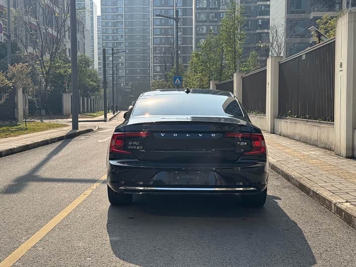 Volvo S90 Hybrid 2024 2024款 插电式混动 四驱长续航智雅豪华版