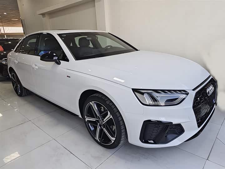 Audi A4L 2025 2025款 200万辆悦享版 40 TFSI 豪华动感型