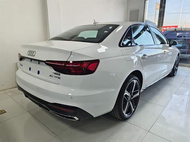 Audi A4L 2025 2025款 200万辆悦享版 40 TFSI 豪华动感型