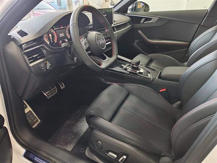 Audi A4L 2025 2025款 200万辆悦享版 40 TFSI 豪华动感型