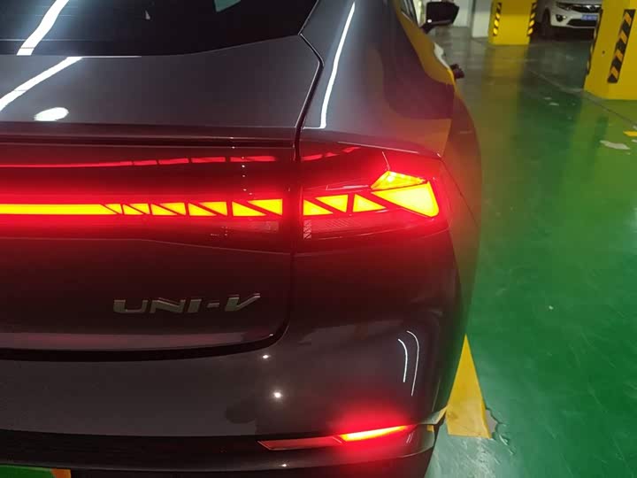 Changan UNI-V 2025 2025款 1.5T 500Bar尊贵型