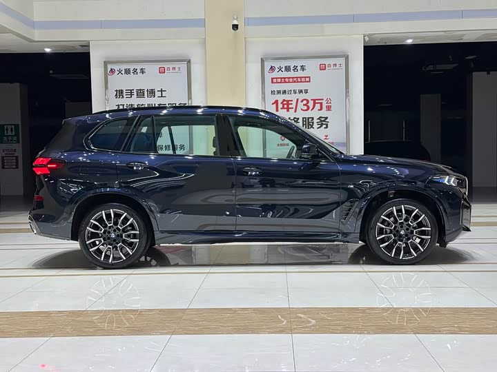 BMW X5 2025 2025款 xDrive 40Li M运动曜夜套装