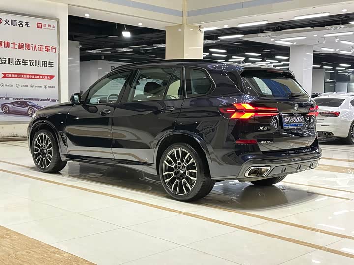 BMW X5 2025 2025款 xDrive 40Li M运动曜夜套装