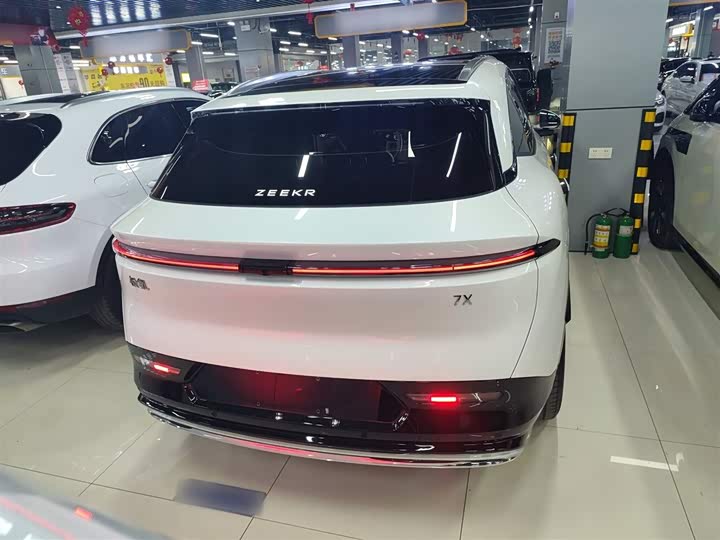 Zeekr 7X 2025 2025款 100kWh 长续航后驱智驾版