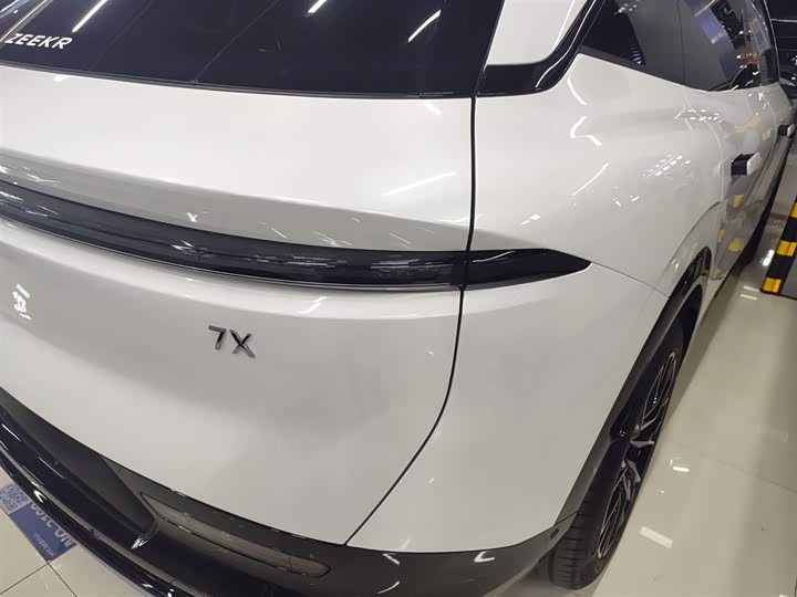 Zeekr 7X 2025 2025款 100kWh 长续航后驱智驾版