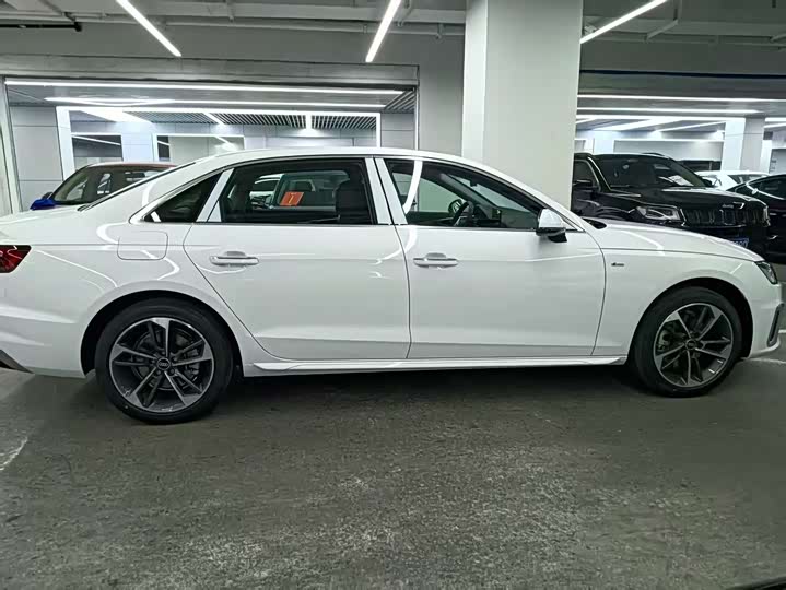 Audi A4L 2025 2025款 200万辆悦享版 40 TFSI 时尚动感型