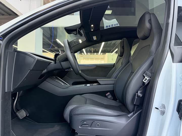 Tesla Model Y 2025 2025款 长续航全轮驱动版