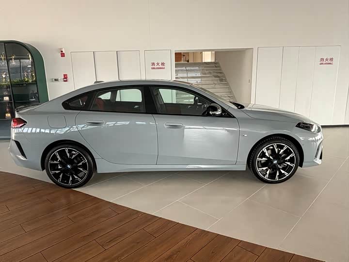 BMW 2 Series 2025 2025款 225L M运动曜夜套装