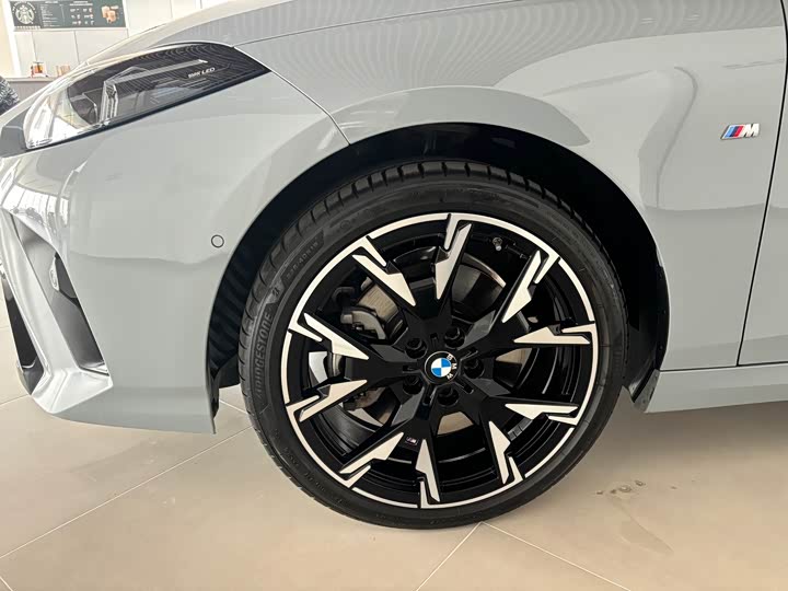 BMW 2 Series 2025 2025款 225L M运动曜夜套装