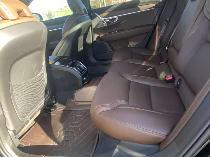 Volvo S90 2025 2025款 B5 智雅豪华版
