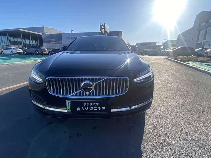 Volvo S90 Hybrid 2025 2025款 插电式混动 四驱长续航智雅豪华版
