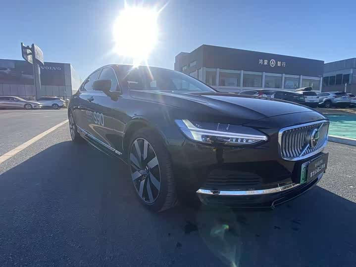 Volvo S90 Hybrid 2025 2025款 插电式混动 四驱长续航智雅豪华版