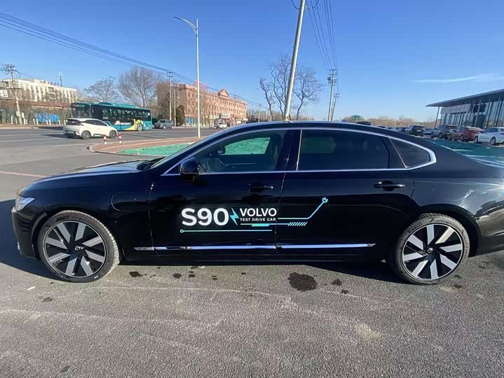 Volvo S90 Hybrid 2025 2025款 插电式混动 四驱长续航智雅豪华版