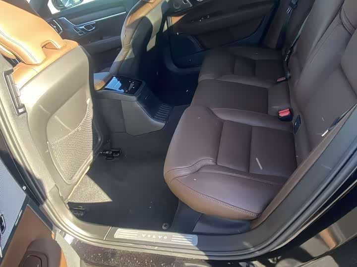 Volvo S90 Hybrid 2025 2025款 插电式混动 四驱长续航智雅豪华版