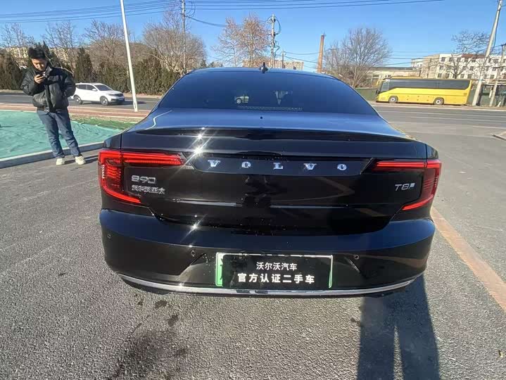 Volvo S90 Hybrid 2025 2025款 插电式混动 四驱长续航智雅豪华版