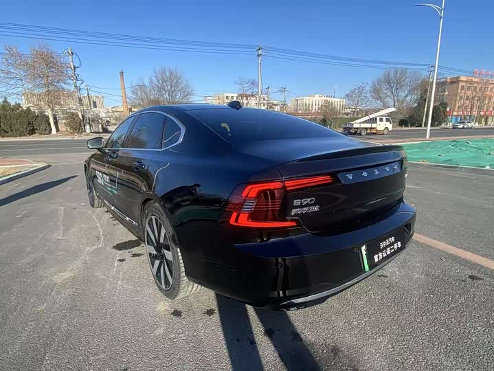 Volvo S90 Hybrid 2025 2025款 插电式混动 四驱长续航智雅豪华版