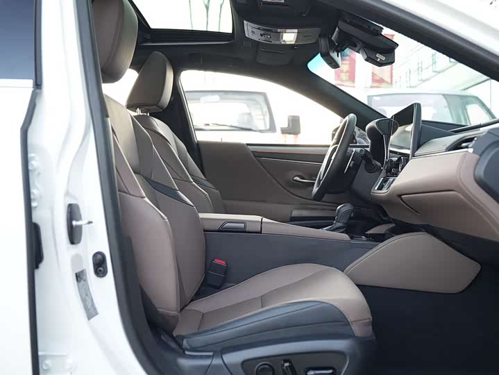 Lexus ES 2025 2025款 300h 臻享版