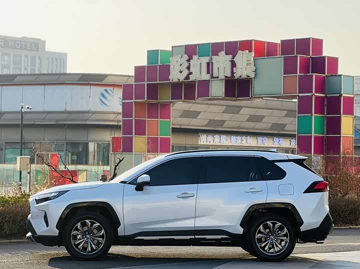 Toyota RAV4 2024 2024款 2.0L CVT两驱风尚Plus版