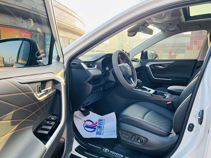 Toyota RAV4 2024 2024款 2.0L CVT两驱风尚Plus版