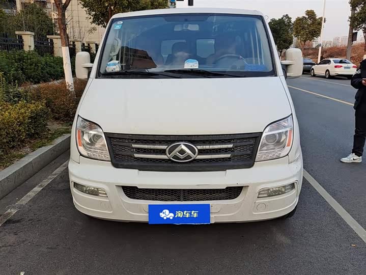Maxus V80 2023 2023款 2.0T AMT经典傲运通短轴超低顶5/6座