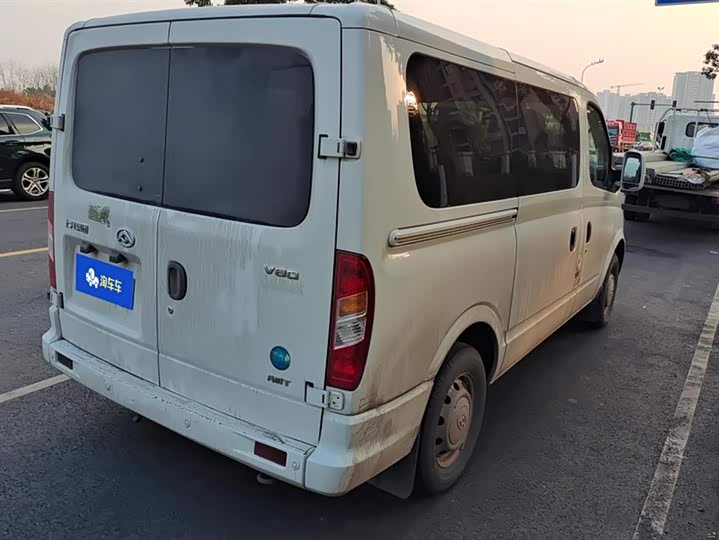 Maxus V80 2023 2023款 2.0T AMT经典傲运通短轴超低顶5/6座