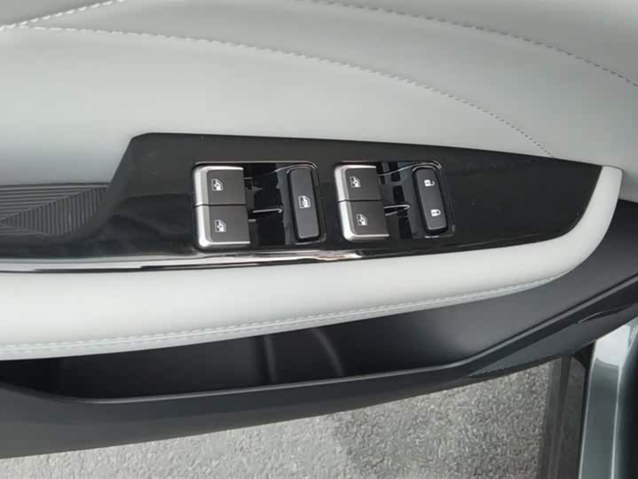 Changan UNI-Z Hybrid 2024 2024款 蓝鲸智电iDD 125km 超越型