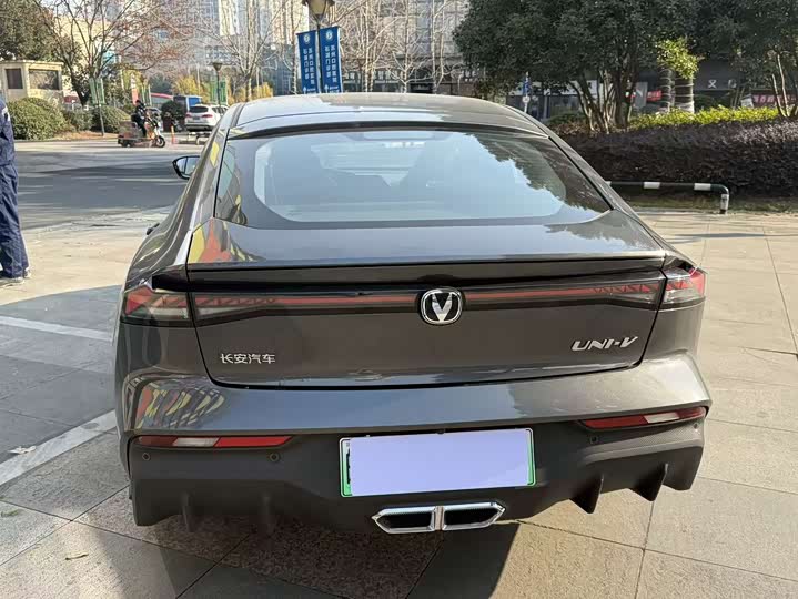 Changan UNI-V Hybrid 2024 2024款 蓝鲸智电iDD 136km 智趣型