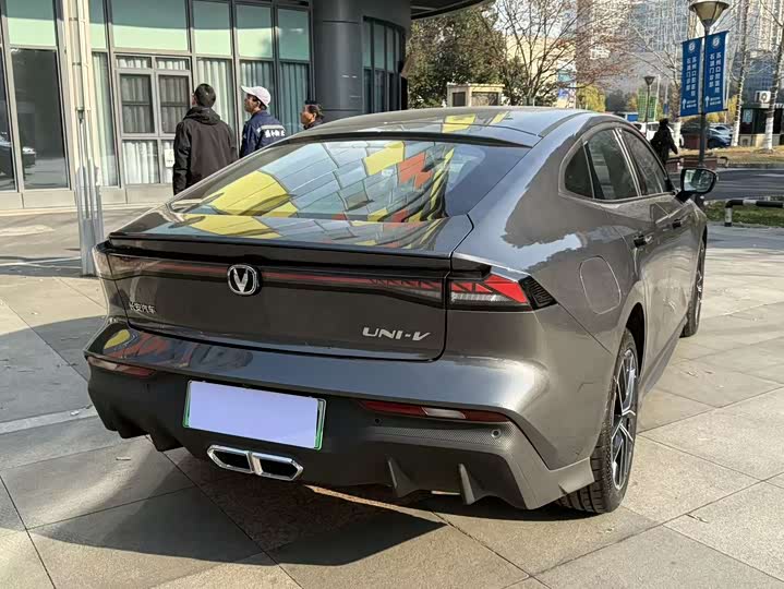 Changan UNI-V Hybrid 2024 2024款 蓝鲸智电iDD 136km 智趣型