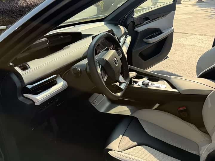 Changan UNI-V Hybrid 2024 2024款 蓝鲸智电iDD 136km 智趣型