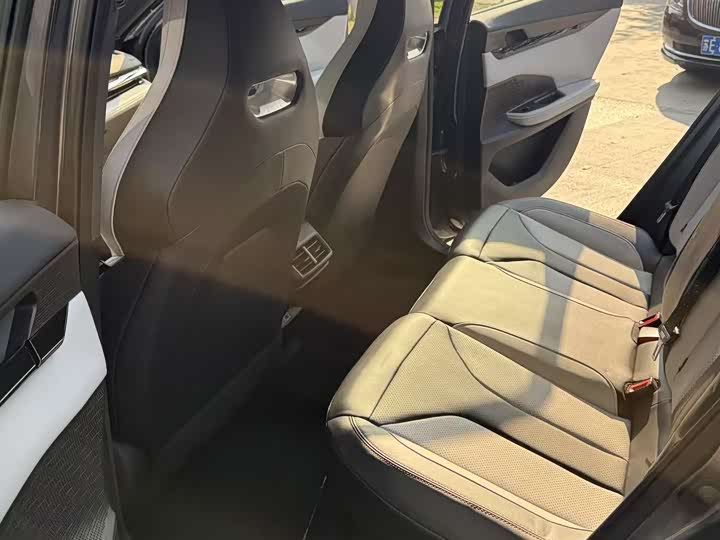 Changan UNI-V Hybrid 2024 2024款 蓝鲸智电iDD 136km 智趣型