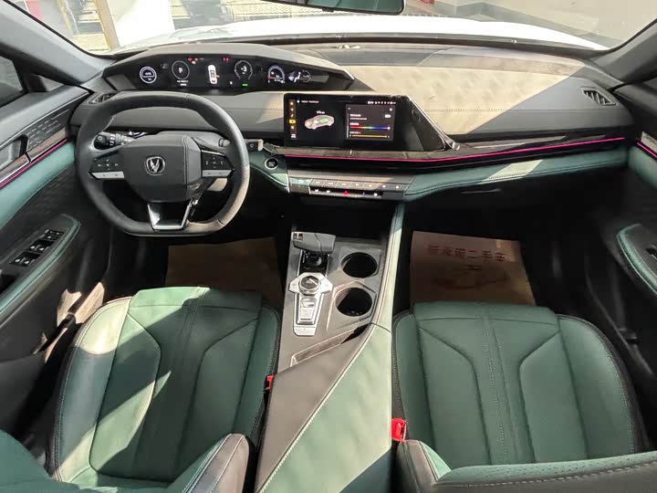 Changan UNI-V Hybrid 2024 2024款 蓝鲸智电iDD 136km 智尊型