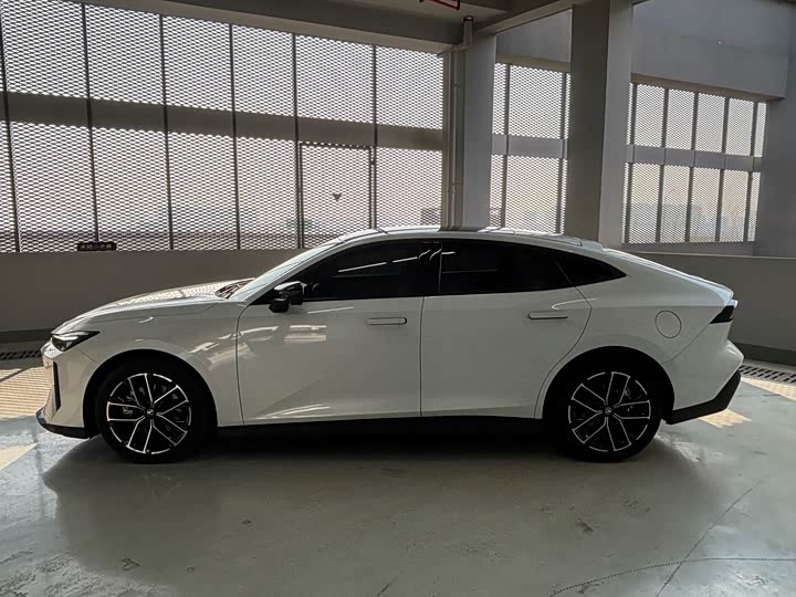 Changan UNI-V Hybrid 2024 2024款 蓝鲸智电iDD 136km 智尊型