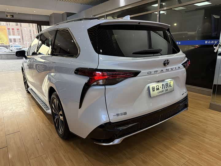 Toyota Granvia 2024 2024款 2.5L混动 尊贵PLUS四驱版