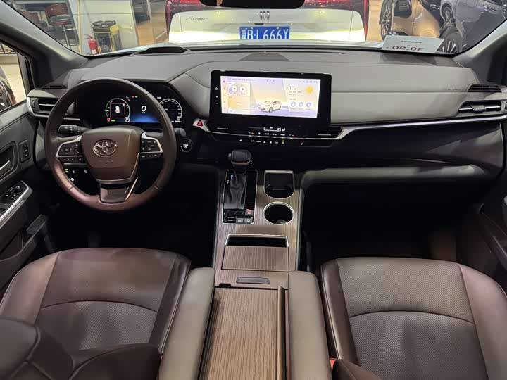 Toyota Granvia 2024 2024款 2.5L混动 尊贵PLUS四驱版