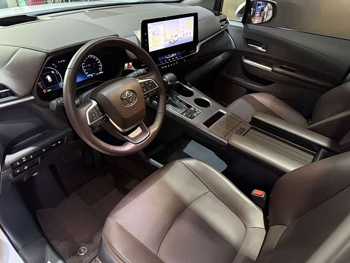 Toyota Granvia 2024 2024款 2.5L混动 尊贵PLUS四驱版