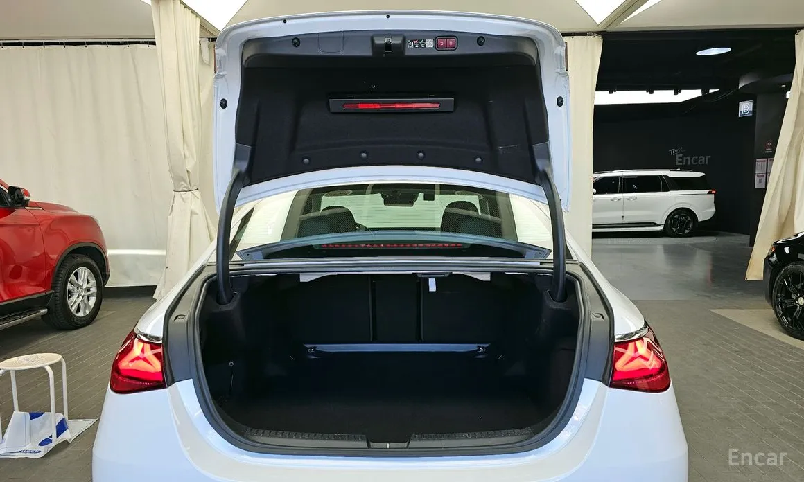 Mercedes-Benz E-Class 2024 E220d 4MATIC Exclusive