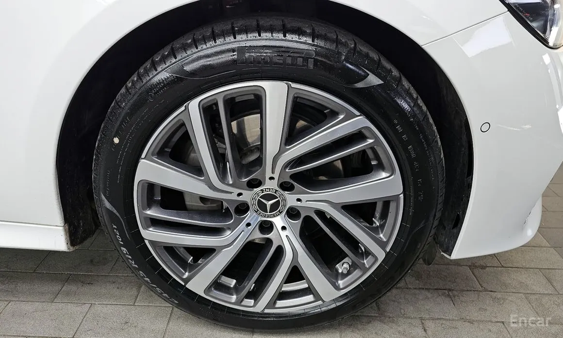 Mercedes-Benz E-Class 2024 E220d 4MATIC Exclusive