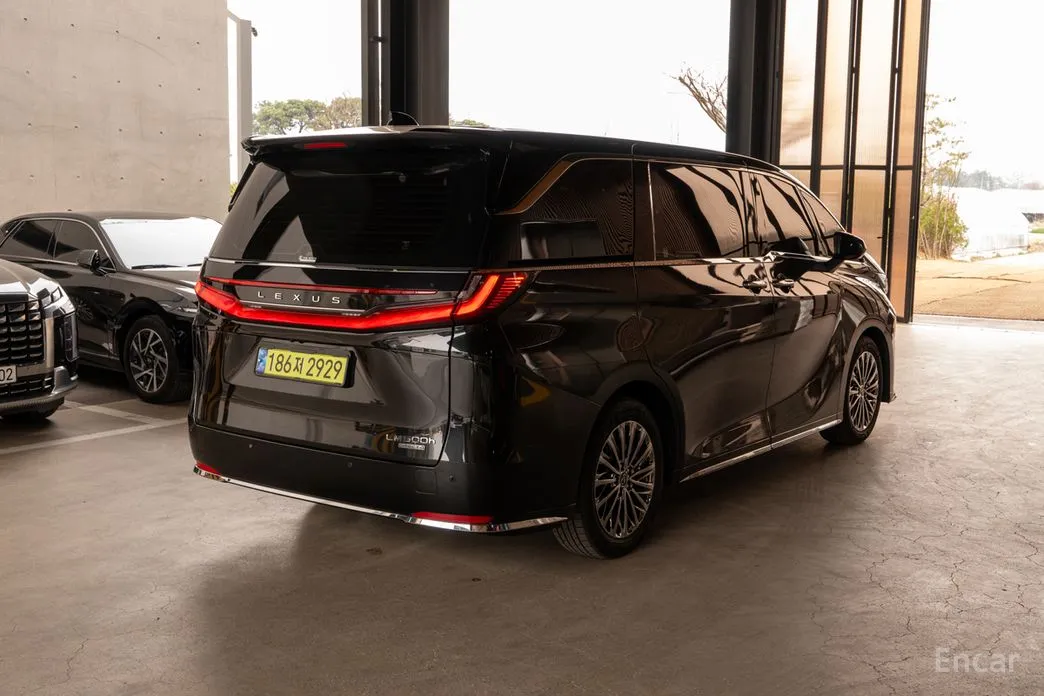 2024 Lexus LM