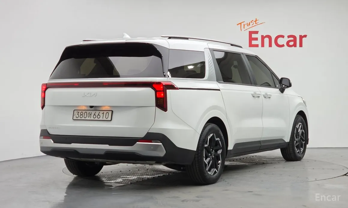 Kia Carnival 2023 9-Seater Prestige